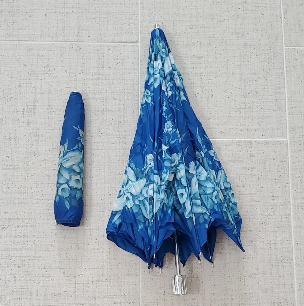 Vintage Floral Sun/Rain Umbrella, Bi-Fold, Made In Kwangchow, Blue,White, Nylon - Picture 11 of 14